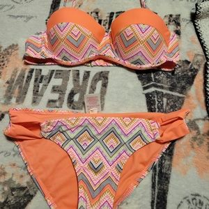 👙Brand new bikini  no tags top is medium  bottom  is small
